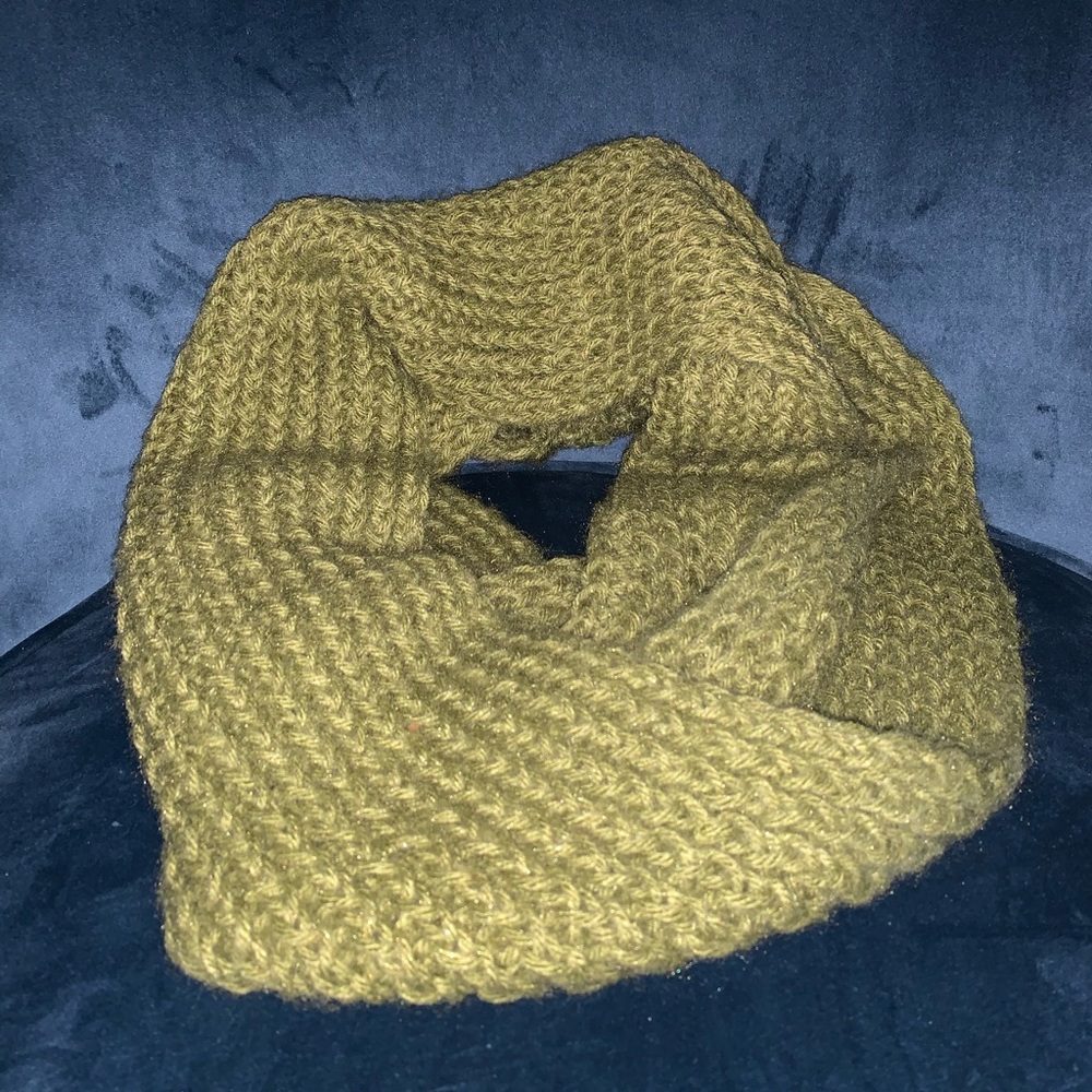 Hand Knitted Olive Infinity Scarf 🍃
